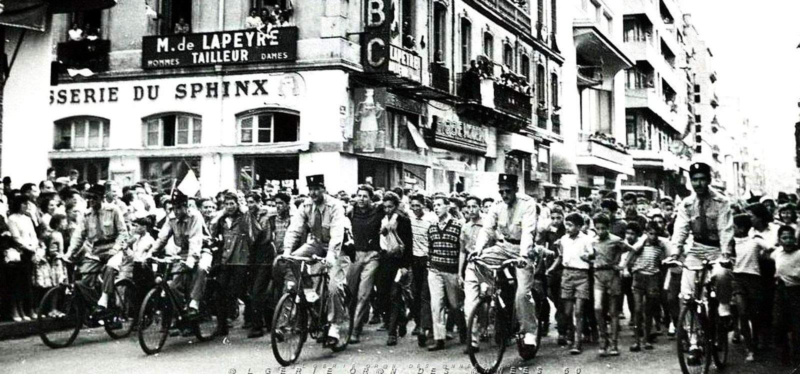 1958- Oran - Rue d'Arzew - Manifestation2.jpg